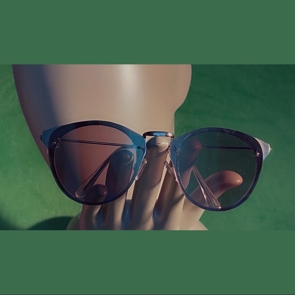 Mirror sunglasses in like new condition